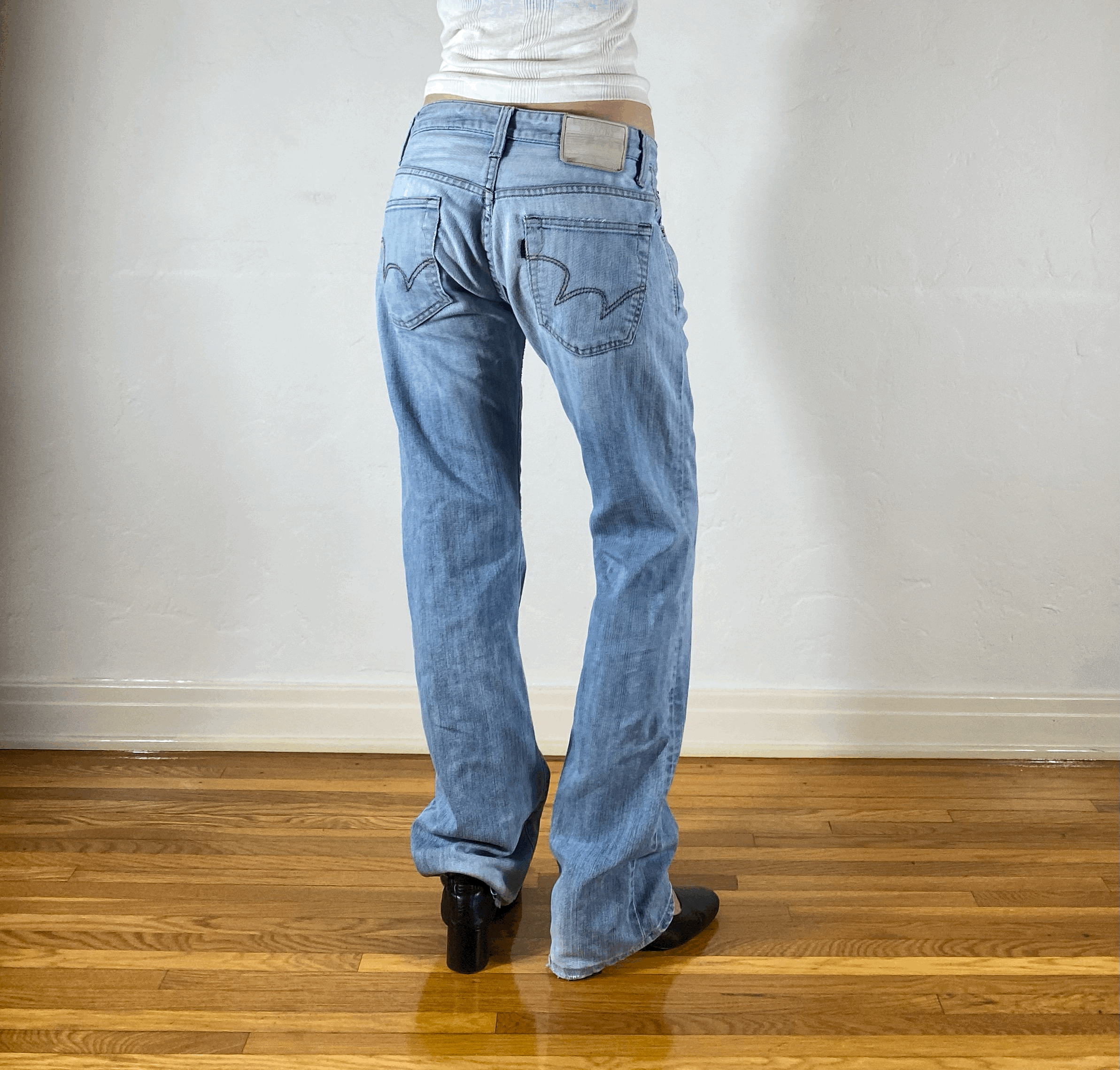 Edwin Soft Distressed Jeans, M