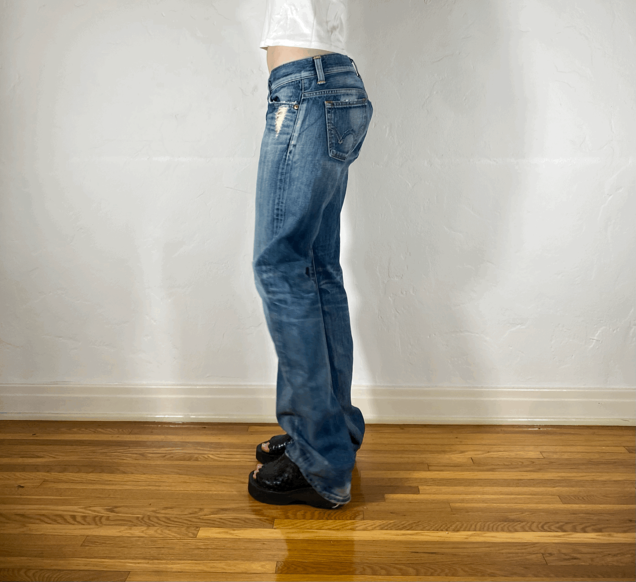Low Rise Distressed Jeans, M