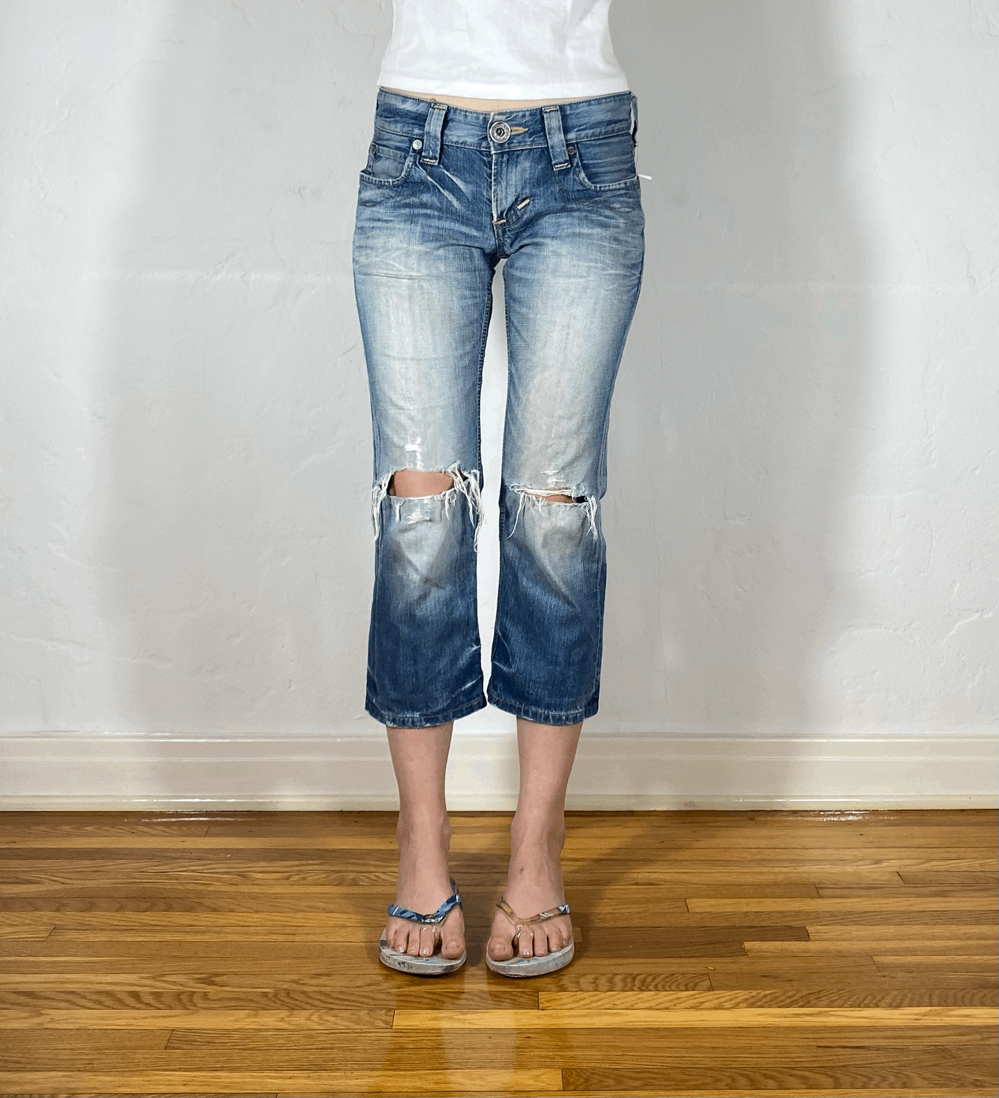 Edwin Distressed Capri Jeans, S