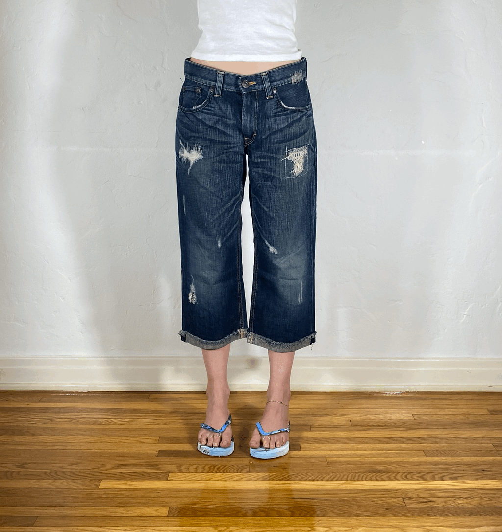 Distressed Capri Jeans, M