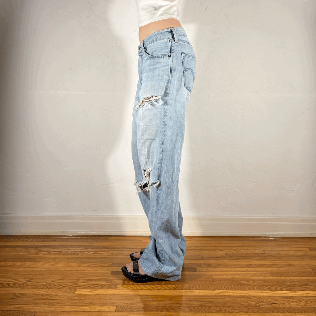 Levi Vintage Light Blue Distressed Jeans, L