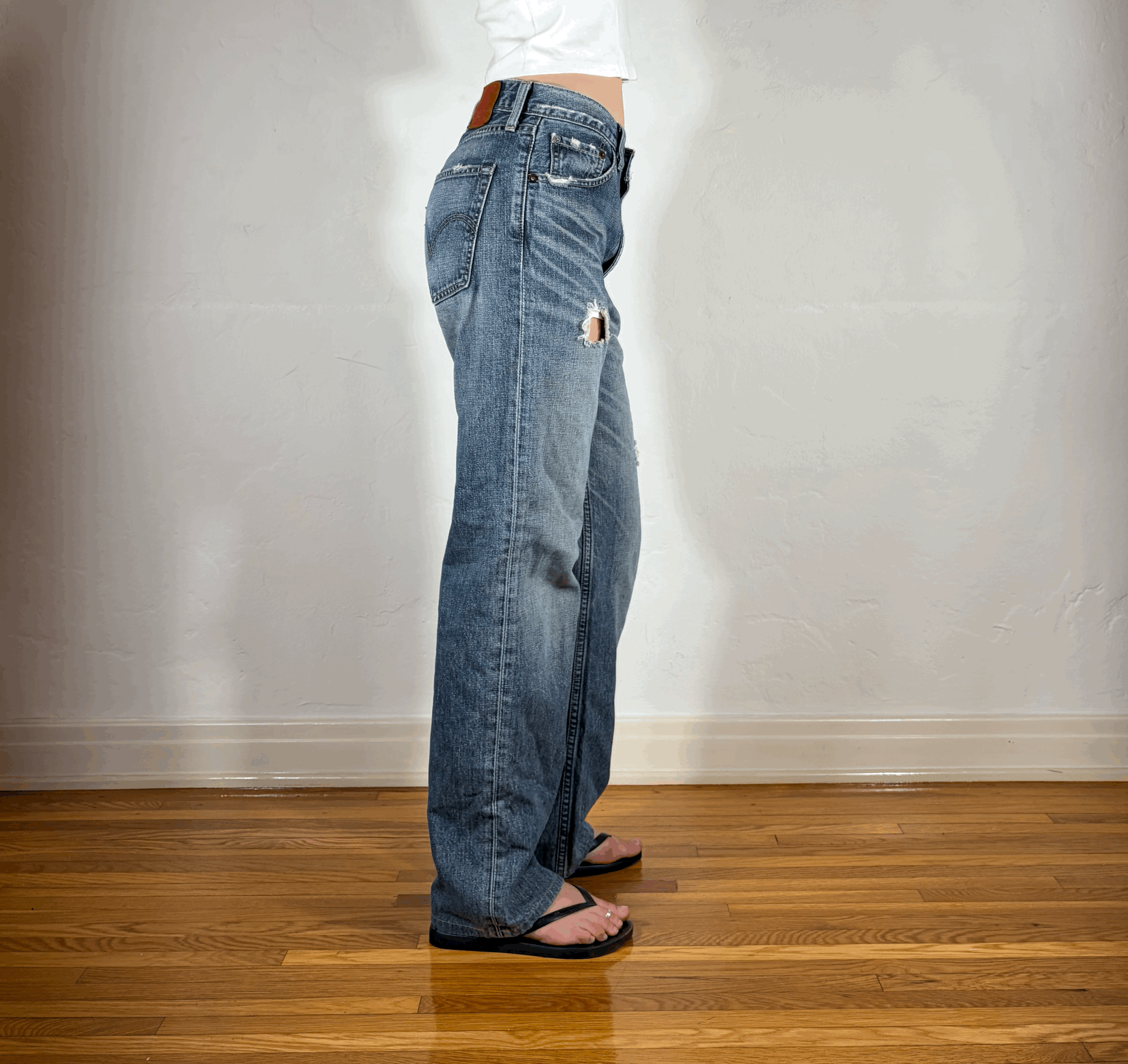 Levi Classic Vintage Distressed Blue Jeans, M