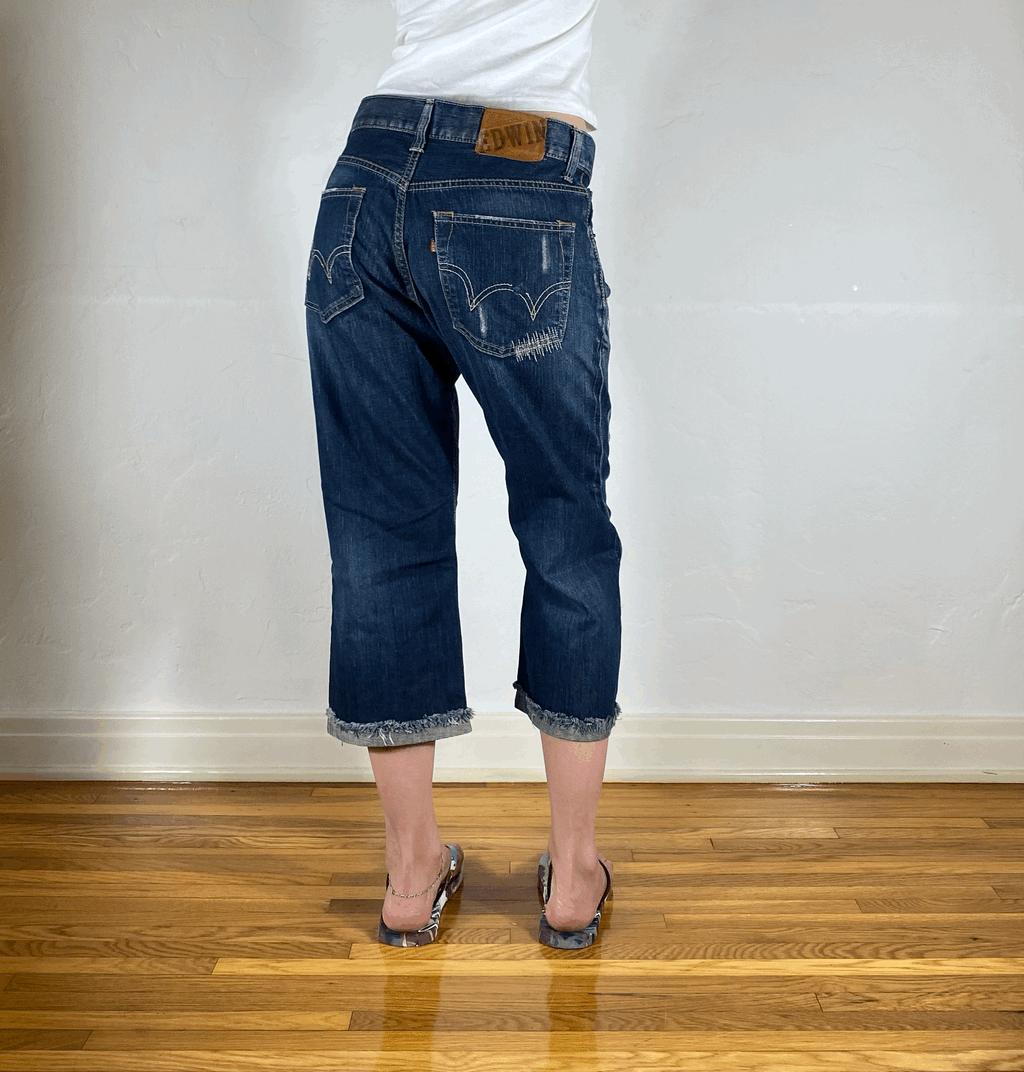 Distressed Capri Jeans, M