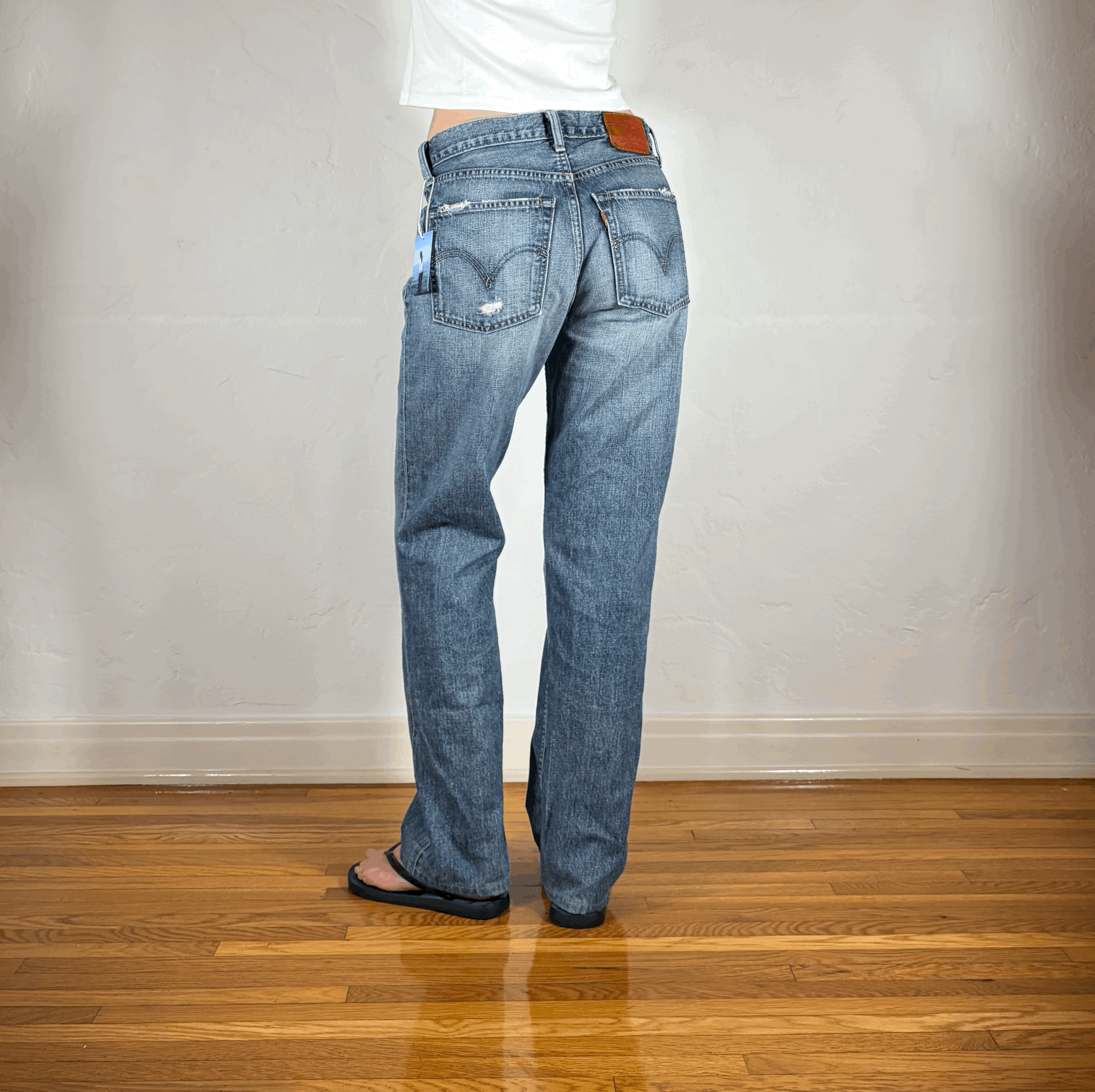 Levi Classic Vintage Distressed Blue Jeans, M